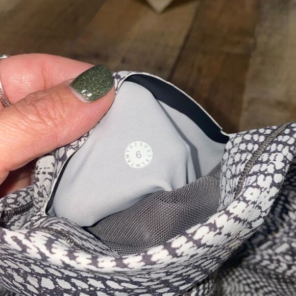 Lululemon In Movement Short *Everlux 2.5"
Swerve Vapor Metal Grey - Picture 6 of 14